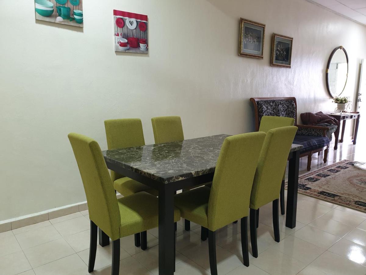 Auni&Auji Homestay Kemaman Chukai Bagian luar foto