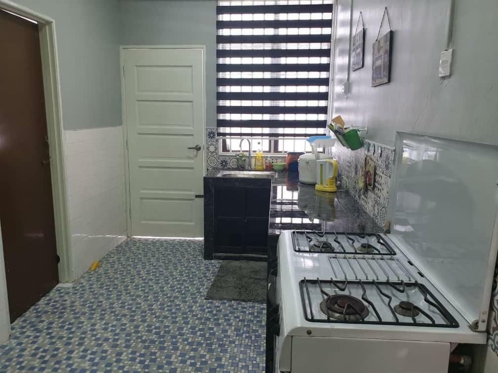 Auni&Auji Homestay Kemaman Chukai Bagian luar foto